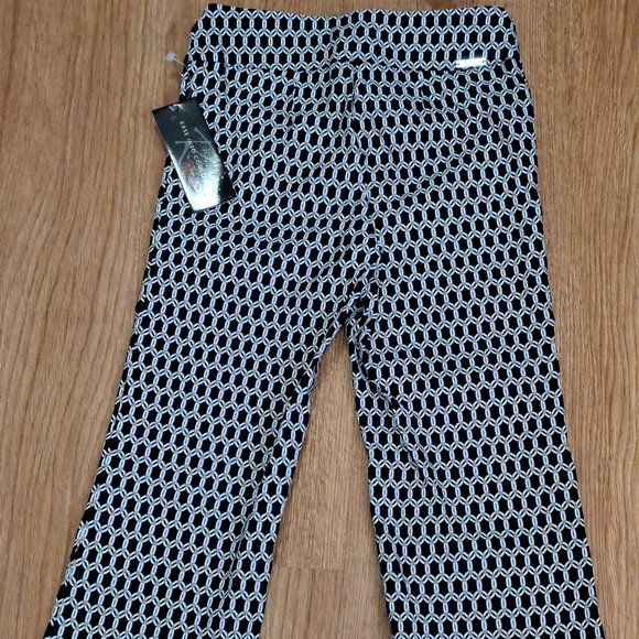 Rekucci Women's Ease into Comfort Capri with Button Detail  Size 4 NWT. - Picture 8 of 9